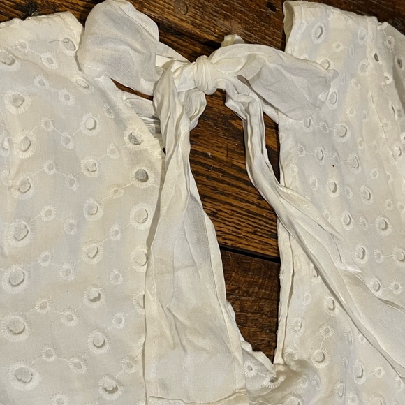 Mustard Seed-adorable, white eyelet top - size M - Picture 3 of 9